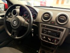 Volkswagen Voyage 1.0 Mi 8v 2013/2014 COVEL VEICULOS ENCANTADO / Carros no Vale