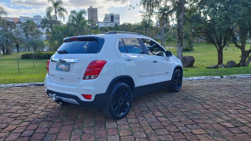 Chevrolet TRACKER LTZ 1.4 TURBO 2017 GRASSI VEÍCULOS LAJEADO / Carros no Vale