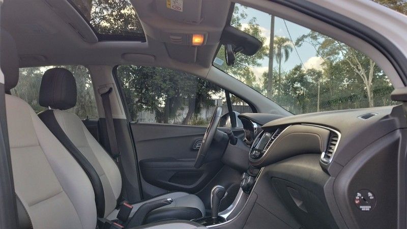 Chevrolet TRACKER LTZ 1.4 TURBO 2017 GRASSI VEÍCULOS LAJEADO / Carros no Vale