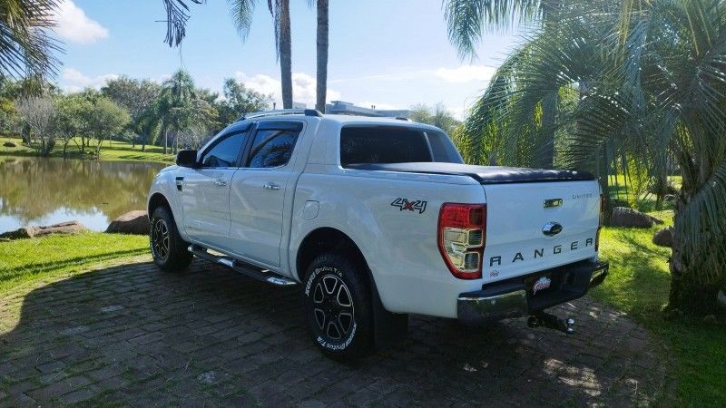 Ford RANGER LIMITED 3.2 2014 GRASSI VEÍCULOS LAJEADO / Carros no Vale