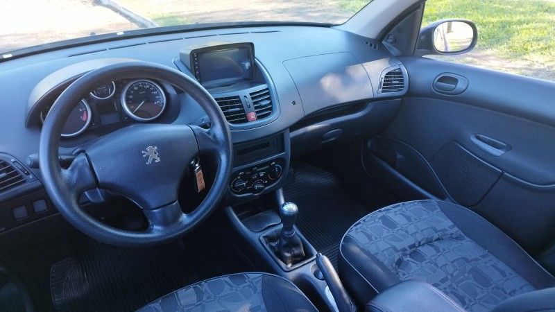 Peugeot 207 XR 1.4 2010 GRASSI VEÍCULOS LAJEADO / Carros no Vale