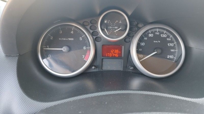 Peugeot 207 XR 1.4 2010 GRASSI VEÍCULOS LAJEADO / Carros no Vale