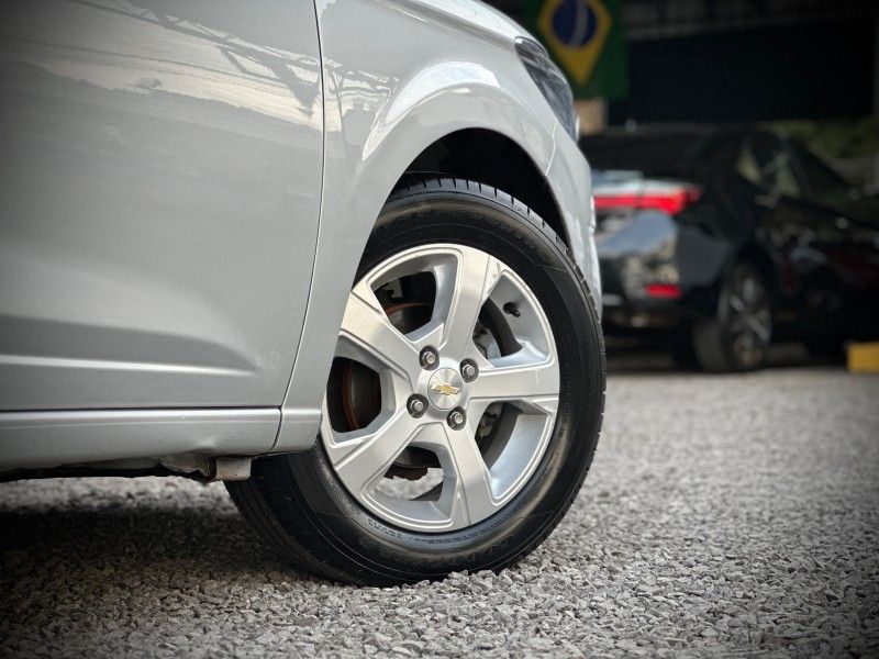 Chevrolet ONIX LT 1.4 2019 NEUMANN VEÍCULOS ARROIO DO MEIO / Carros no Vale