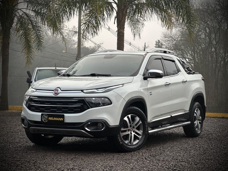 Fiat TORO VOLCANO 2.0 2017 NEUMANN VEÍCULOS ARROIO DO MEIO / Carros no Vale