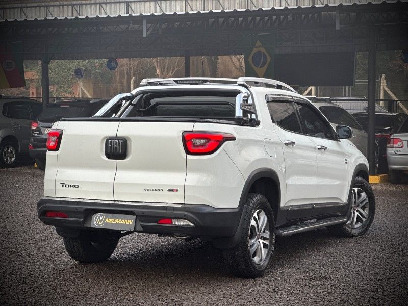 Fiat TORO VOLCANO 2.0 2017 NEUMANN VEÍCULOS ARROIO DO MEIO / Carros no Vale