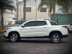 Fiat TORO VOLCANO 2.0 2017 NEUMANN VEÍCULOS ARROIO DO MEIO / Carros no Vale