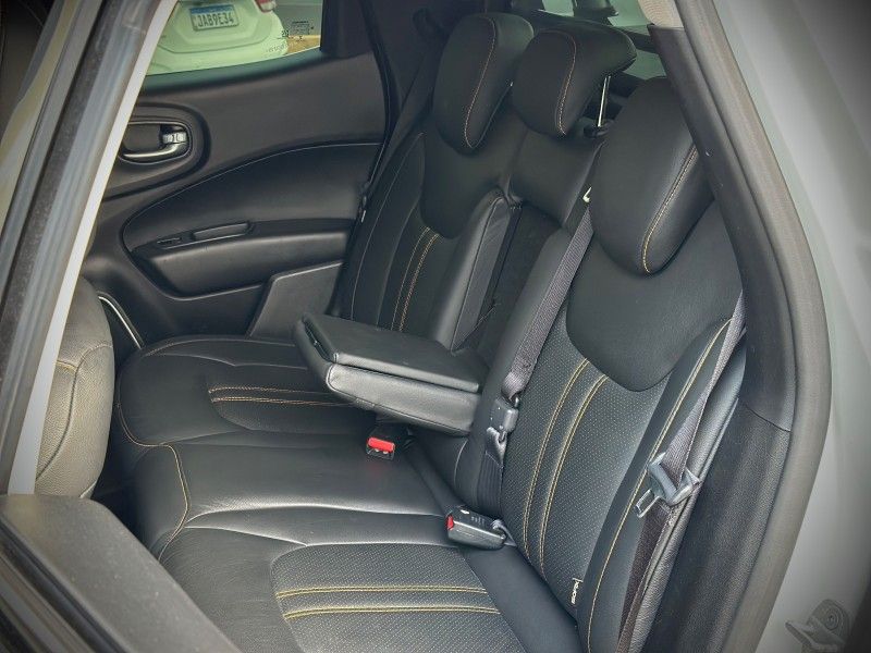 Fiat TORO VOLCANO 2.0 2017 NEUMANN VEÍCULOS ARROIO DO MEIO / Carros no Vale