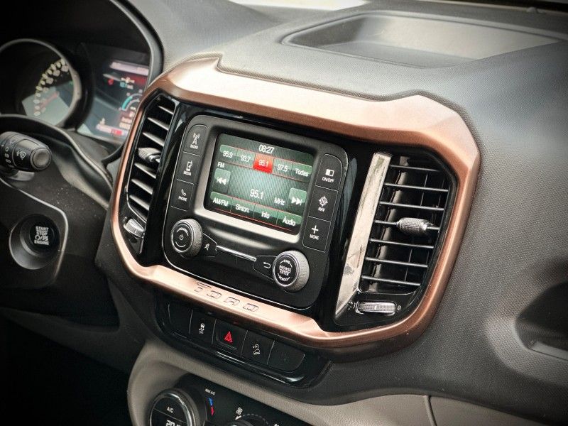 Fiat TORO VOLCANO 2.0 2017 NEUMANN VEÍCULOS ARROIO DO MEIO / Carros no Vale