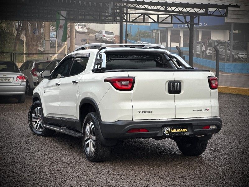 Fiat TORO VOLCANO 2.0 2017 NEUMANN VEÍCULOS ARROIO DO MEIO / Carros no Vale