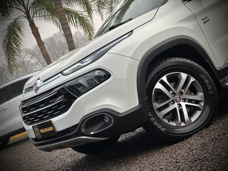 Fiat TORO VOLCANO 2.0 2017 NEUMANN VEÍCULOS ARROIO DO MEIO / Carros no Vale
