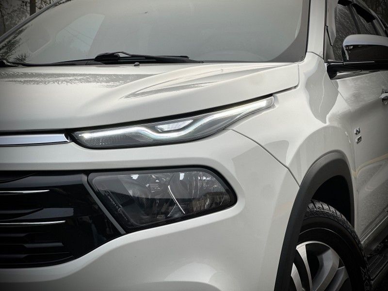Fiat TORO VOLCANO 2.0 2017 NEUMANN VEÍCULOS ARROIO DO MEIO / Carros no Vale