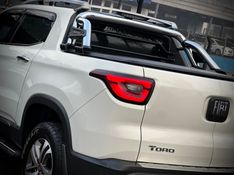 Fiat TORO VOLCANO 2.0 2017 NEUMANN VEÍCULOS ARROIO DO MEIO / Carros no Vale