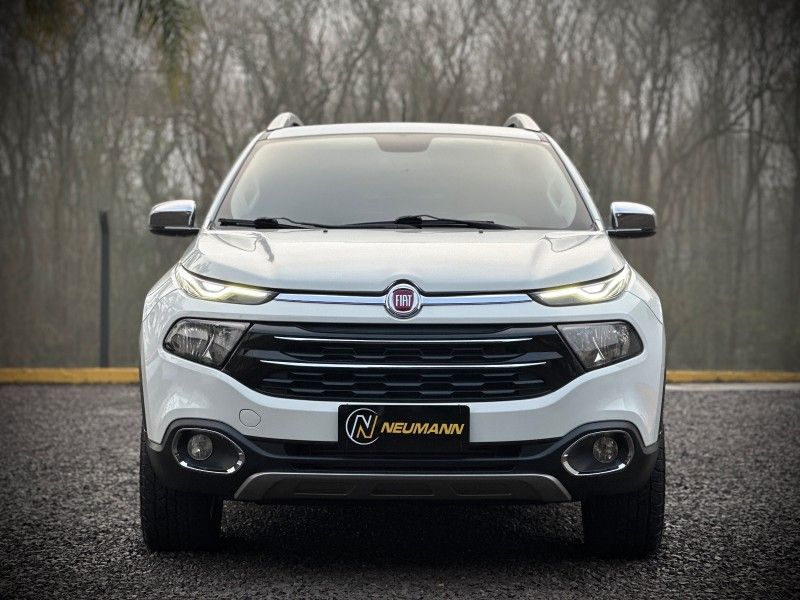 Fiat TORO VOLCANO 2.0 2017 NEUMANN VEÍCULOS ARROIO DO MEIO / Carros no Vale