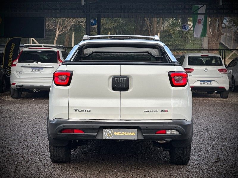 Fiat TORO VOLCANO 2.0 2017 NEUMANN VEÍCULOS ARROIO DO MEIO / Carros no Vale