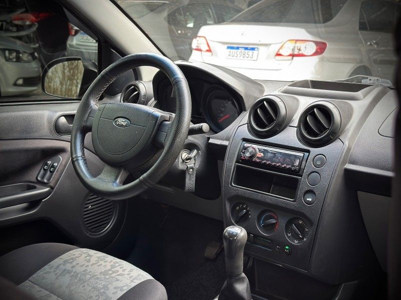 Ford FIESTA SEDAN CLASS 1.0 2009 NEUMANN VEÍCULOS ARROIO DO MEIO / Carros no Vale
