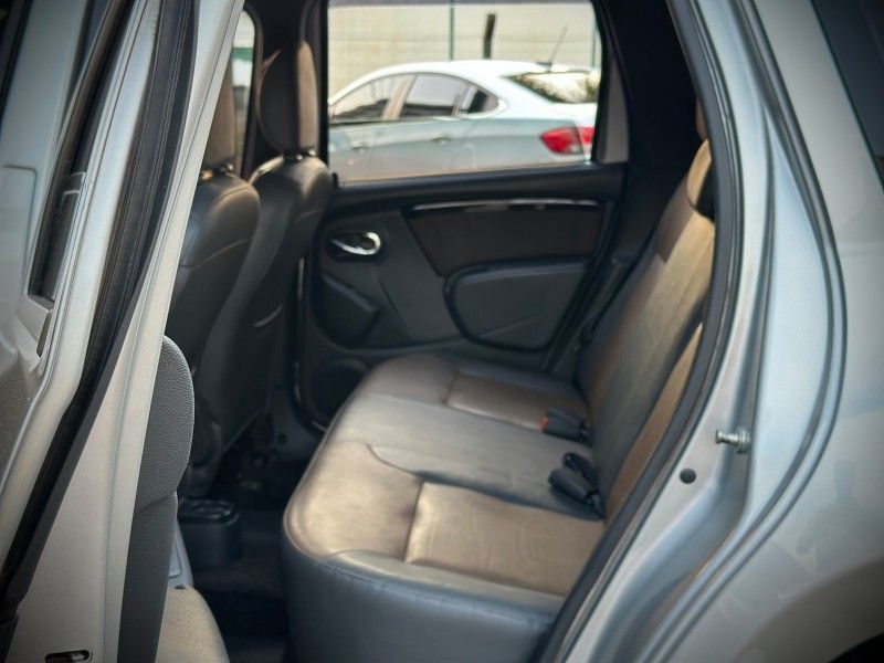 Renault DUSTER DYNAMIQUE 1.6 2016 NEUMANN VEÍCULOS ARROIO DO MEIO / Carros no Vale
