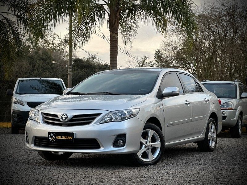 Toyota COROLLA XEi 2.0 2013 NEUMANN VEÍCULOS ARROIO DO MEIO / Carros no Vale