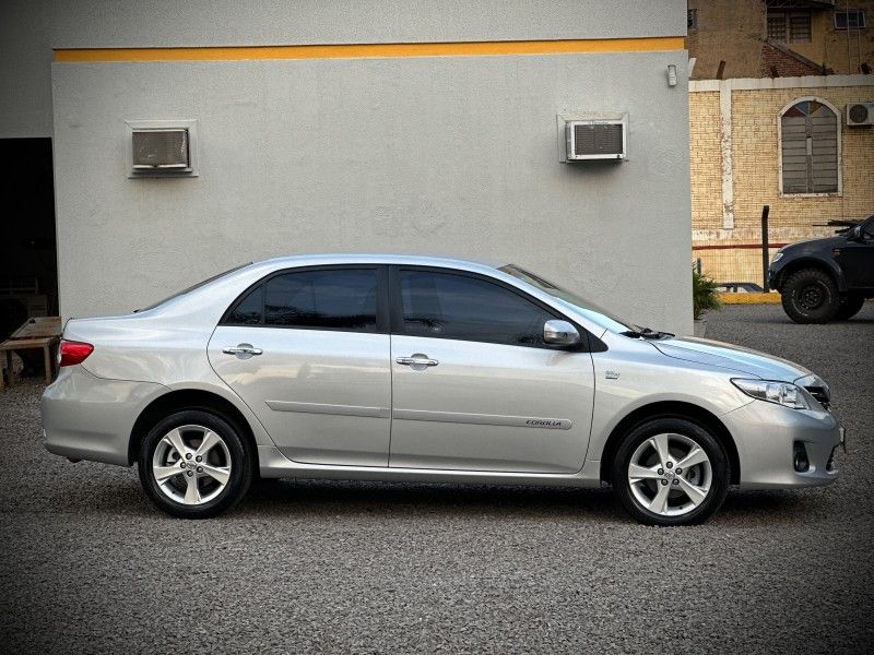 Toyota COROLLA XEi 2.0 2013 NEUMANN VEÍCULOS ARROIO DO MEIO / Carros no Vale