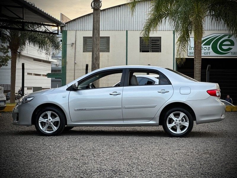 Toyota COROLLA XEi 2.0 2013 NEUMANN VEÍCULOS ARROIO DO MEIO / Carros no Vale