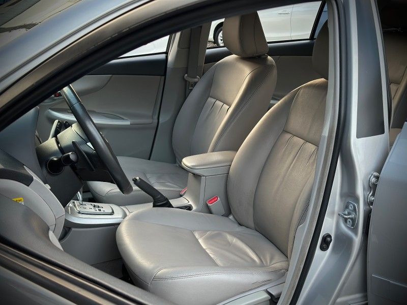 Toyota COROLLA XEi 2.0 2013 NEUMANN VEÍCULOS ARROIO DO MEIO / Carros no Vale