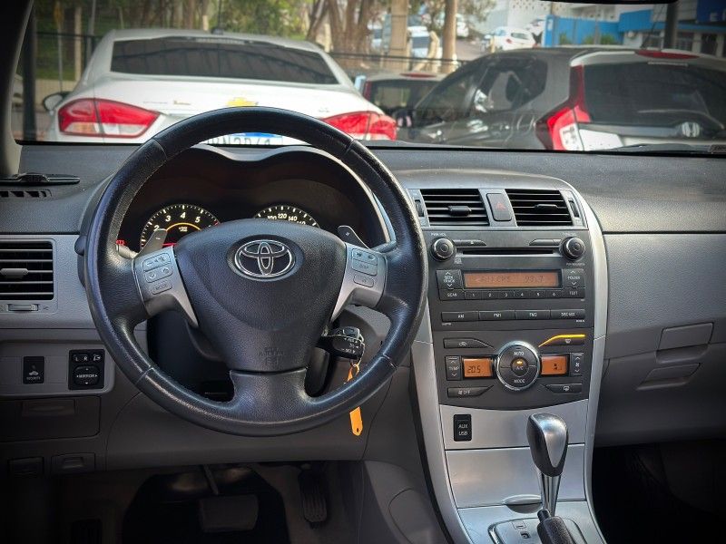 Toyota COROLLA XEi 2.0 2013 NEUMANN VEÍCULOS ARROIO DO MEIO / Carros no Vale