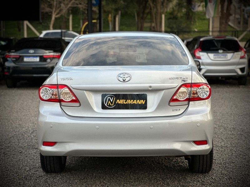 Toyota COROLLA XEi 2.0 2013 NEUMANN VEÍCULOS ARROIO DO MEIO / Carros no Vale