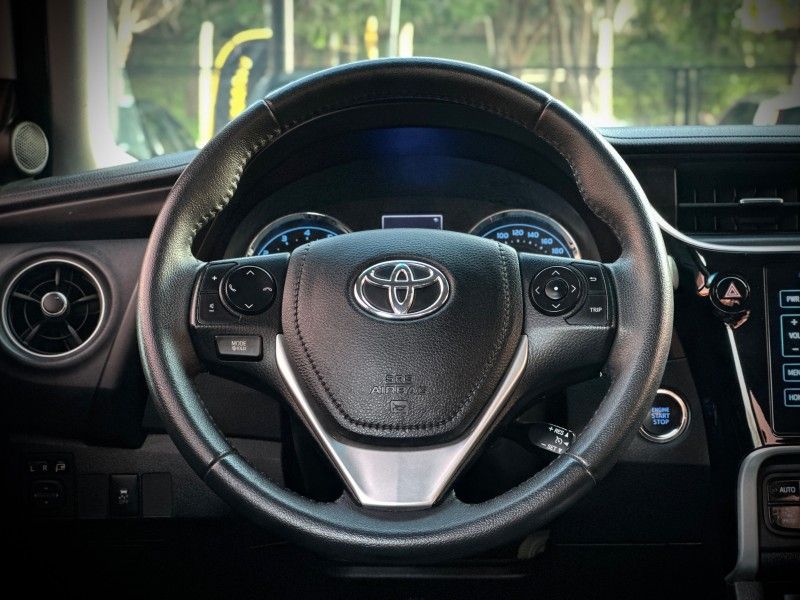 Toyota COROLLA XEi 2.0 2019 NEUMANN VEÍCULOS ARROIO DO MEIO / Carros no Vale