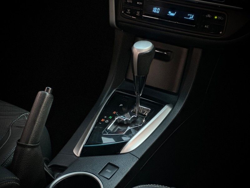 Toyota COROLLA XEi 2.0 2019 NEUMANN VEÍCULOS ARROIO DO MEIO / Carros no Vale