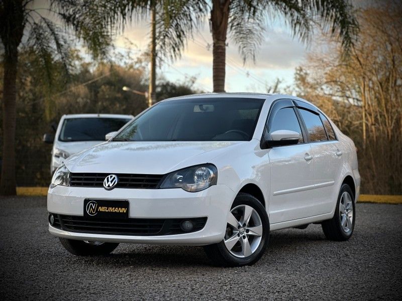 Volkswagen POLO SEDAN 1.6 2014 NEUMANN VEÍCULOS ARROIO DO MEIO / Carros no Vale