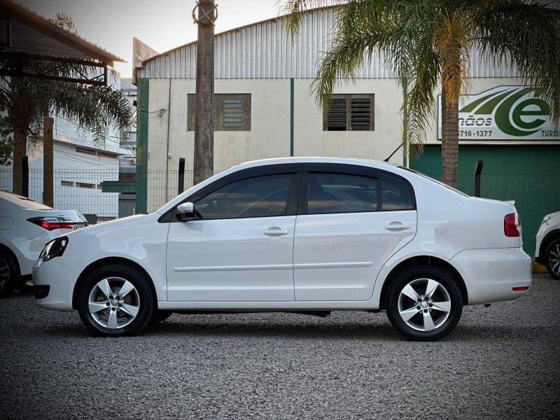 Volkswagen POLO SEDAN 1.6 2014 NEUMANN VEÍCULOS ARROIO DO MEIO / Carros no Vale