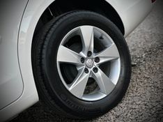 Volkswagen POLO SEDAN 1.6 2014 NEUMANN VEÍCULOS ARROIO DO MEIO / Carros no Vale
