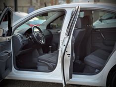 Volkswagen POLO SEDAN 1.6 2014 NEUMANN VEÍCULOS ARROIO DO MEIO / Carros no Vale