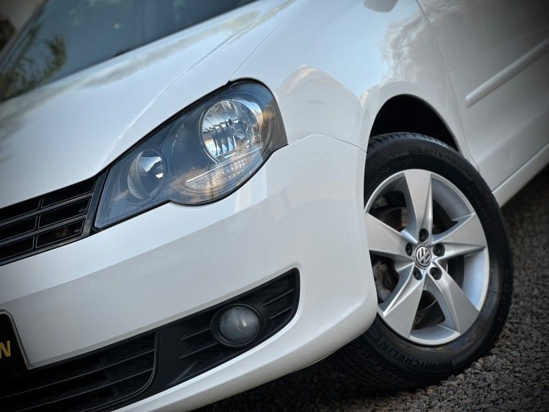 Volkswagen POLO SEDAN 1.6 2014 NEUMANN VEÍCULOS ARROIO DO MEIO / Carros no Vale
