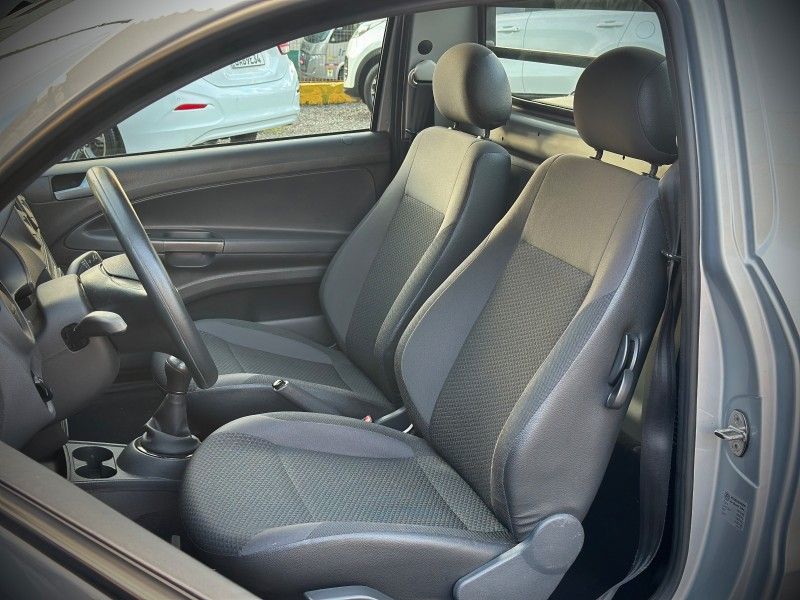 Volkswagen SAVEIRO ROBUST 1.6 2019 NEUMANN VEÍCULOS ARROIO DO MEIO / Carros no Vale