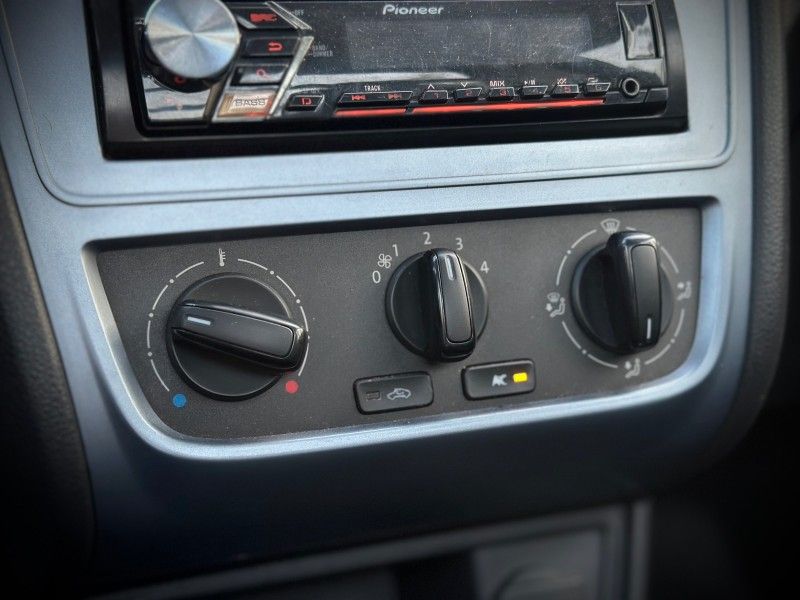 Volkswagen SAVEIRO ROBUST 1.6 2019 NEUMANN VEÍCULOS ARROIO DO MEIO / Carros no Vale