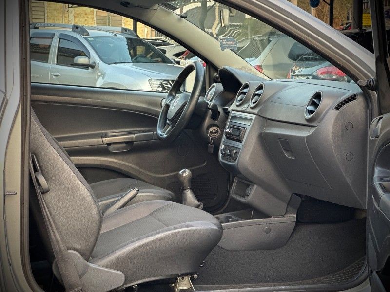 Volkswagen SAVEIRO ROBUST 1.6 2019 NEUMANN VEÍCULOS ARROIO DO MEIO / Carros no Vale