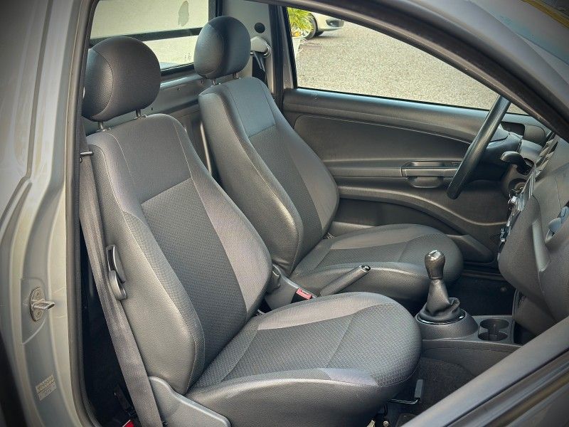 Volkswagen SAVEIRO ROBUST 1.6 2019 NEUMANN VEÍCULOS ARROIO DO MEIO / Carros no Vale