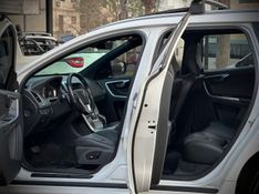 Volvo XC60 MOMENTUM 2.4 TURBO 2017 NEUMANN VEÍCULOS ARROIO DO MEIO / Carros no Vale