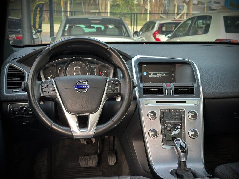 Volvo XC60 MOMENTUM 2.4 TURBO 2017 NEUMANN VEÍCULOS ARROIO DO MEIO / Carros no Vale