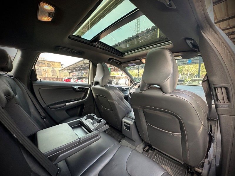 Volvo XC60 MOMENTUM 2.4 TURBO 2017 NEUMANN VEÍCULOS ARROIO DO MEIO / Carros no Vale