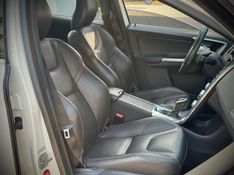 Volvo XC60 MOMENTUM 2.4 TURBO 2017 NEUMANN VEÍCULOS ARROIO DO MEIO / Carros no Vale