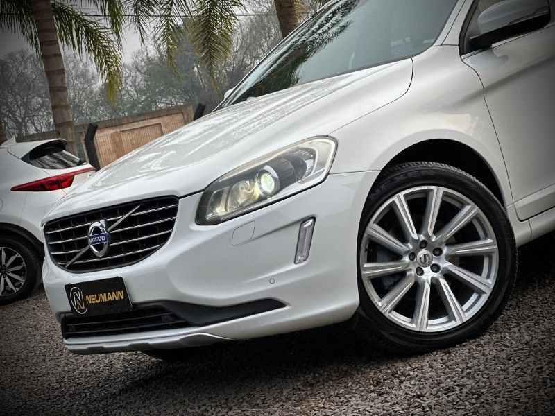 Volvo XC60 MOMENTUM 2.4 TURBO 2017 NEUMANN VEÍCULOS ARROIO DO MEIO / Carros no Vale