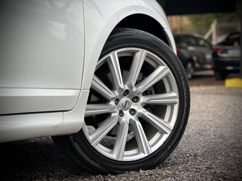 Volvo XC60 MOMENTUM 2.4 TURBO 2017 NEUMANN VEÍCULOS ARROIO DO MEIO / Carros no Vale