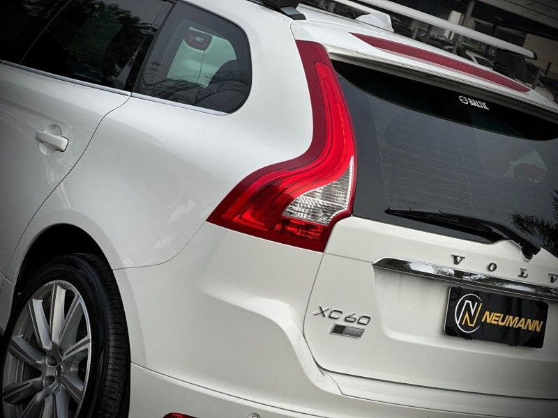 Volvo XC60 MOMENTUM 2.4 TURBO 2017 NEUMANN VEÍCULOS ARROIO DO MEIO / Carros no Vale