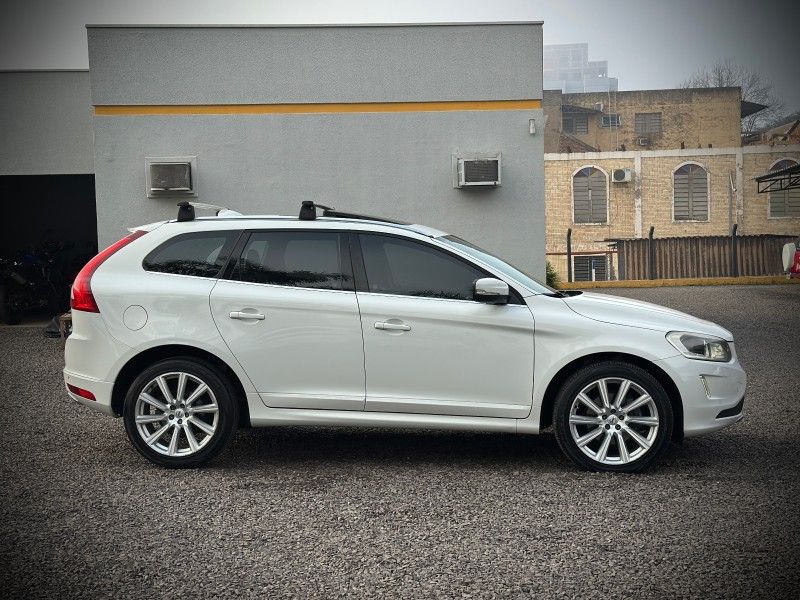 Volvo XC60 MOMENTUM 2.4 TURBO 2017 NEUMANN VEÍCULOS ARROIO DO MEIO / Carros no Vale