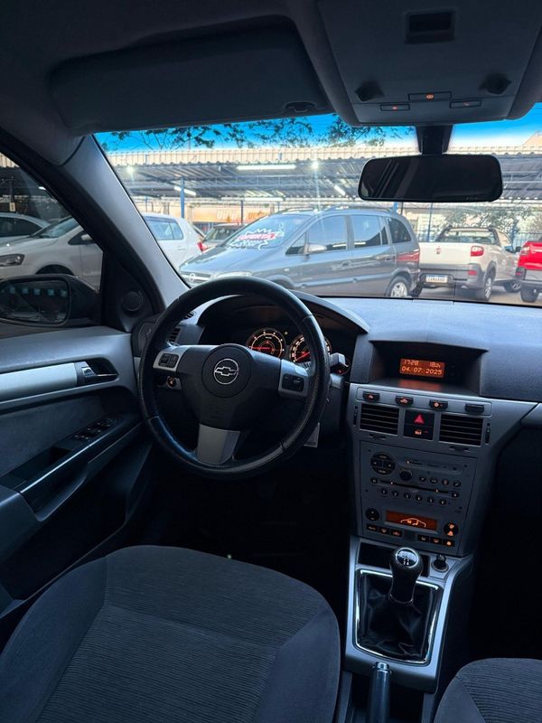 CHEVROLET VECTRA ELEGANCE 2.0 8V /2010 FERREIRA VEÍCULOS VENÂNCIO AIRES / Carros no Vale