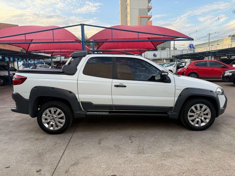 Fiat STRADA ADVENTURE CD 1.8 2014 FERREIRA VEÍCULOS VENÂNCIO AIRES / Carros no Vale