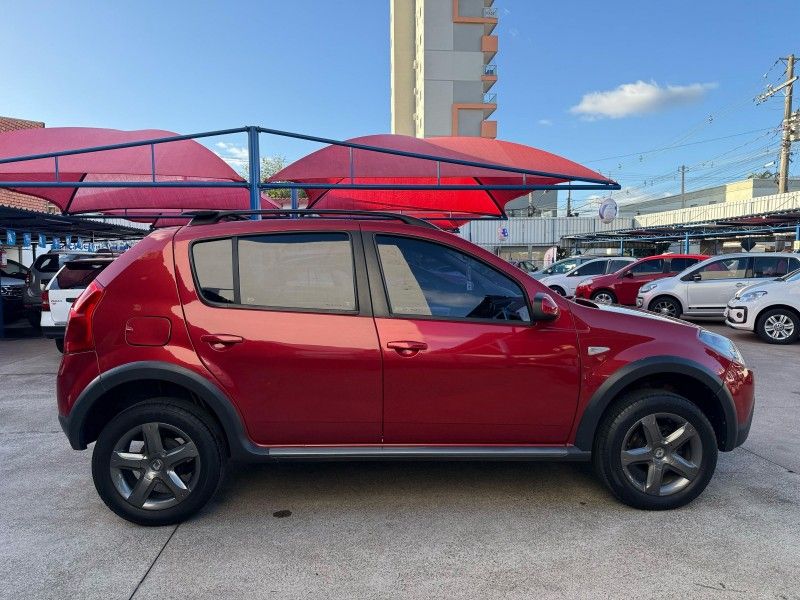 Renault SANDERO STEPWAY 1.6 2010 FERREIRA VEÍCULOS VENÂNCIO AIRES / Carros no Vale