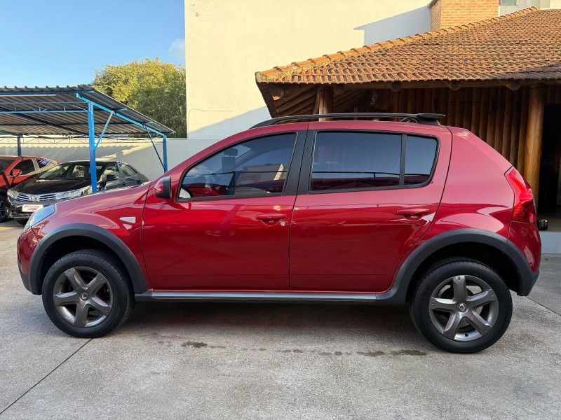 Renault SANDERO STEPWAY 1.6 2010 FERREIRA VEÍCULOS VENÂNCIO AIRES / Carros no Vale