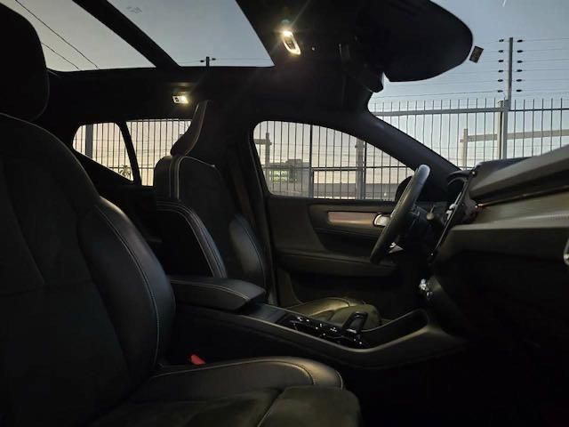 VOLVO XC40 2.0 T5 GASOLINA R-DESIGN AWD GEARTRONIC 2019/2020 FÁBIO BERNARDES PORTO ALEGRE / Carros no Vale